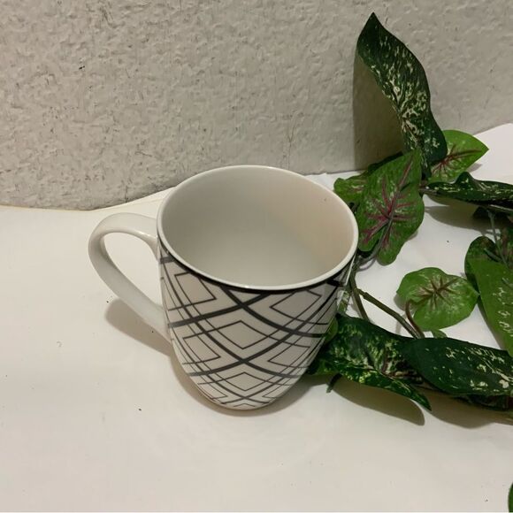 Dover & York  1 Dinner Plate  10.5” Geometric Ceramic , 1 bowl 1 mug A14 - Picture 7 of 7